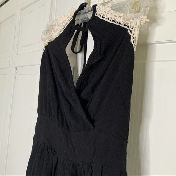 Black Open Back Lace Crochet Trim Romper - Picture 6 of 9